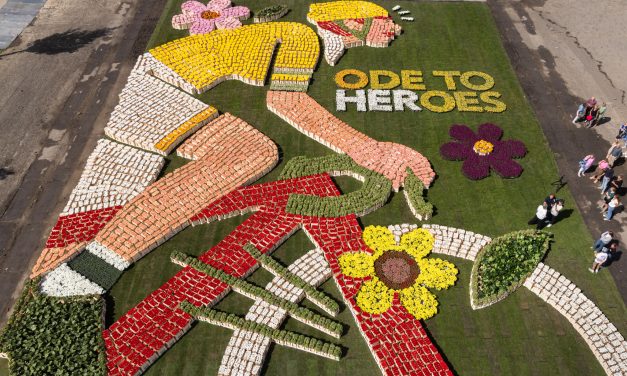 Onthulling bloemenmozaiek Tour de France Femmes
