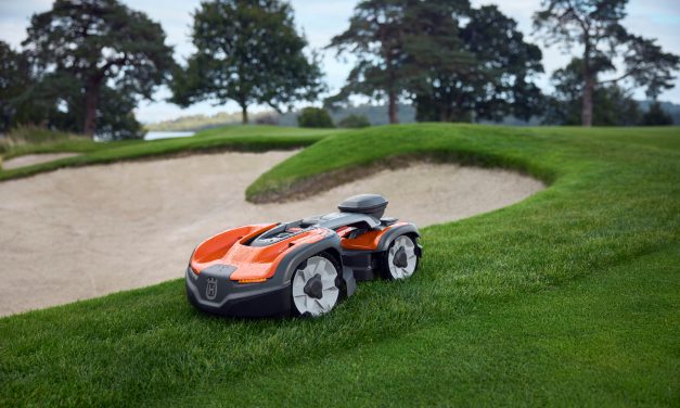 Husqvarna presenteert draadloze AWD-robotmaaier